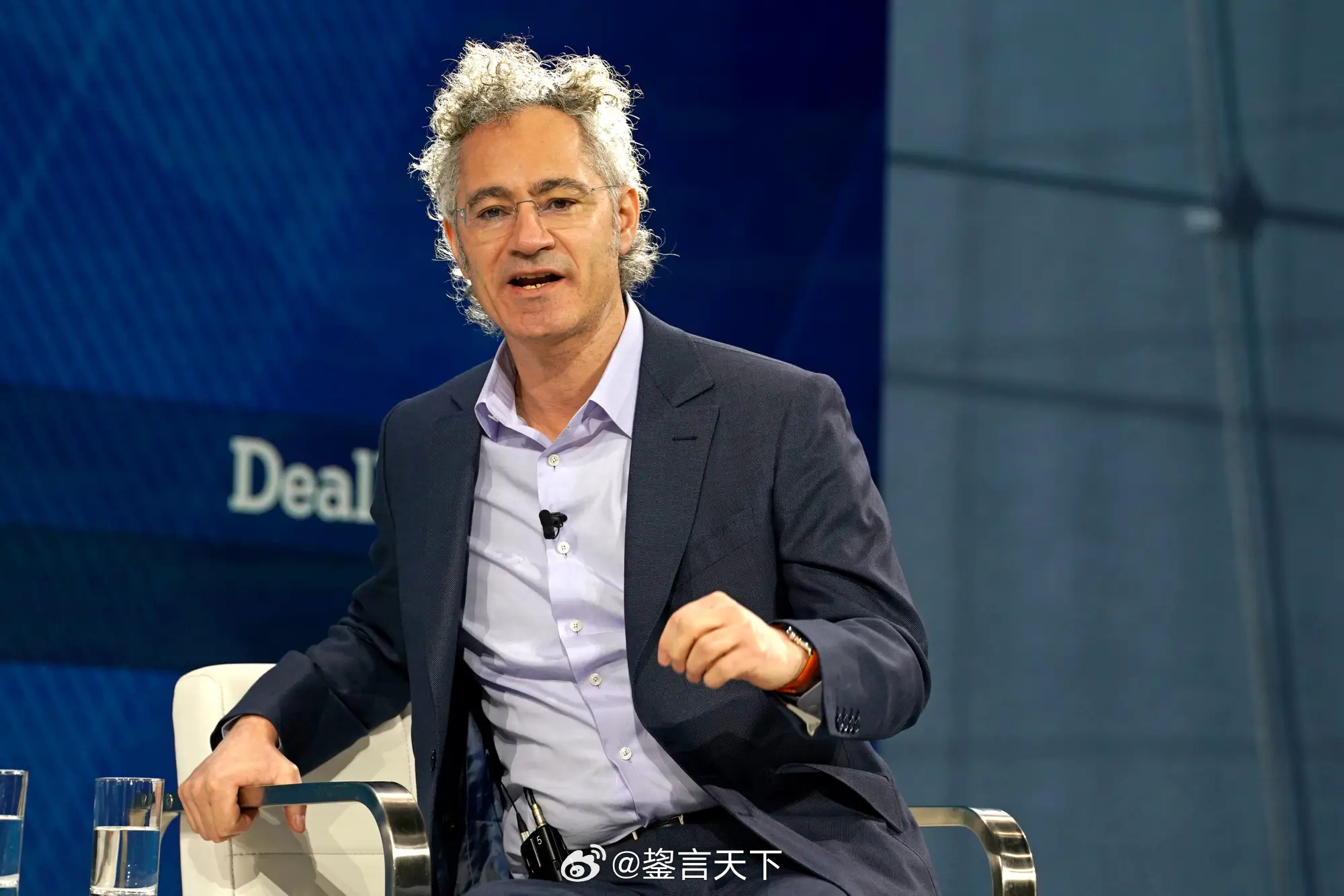 只有两种人不怕被AI淘汰 帕兰提尔（Palantir）执行长亚历克斯·卡普在最新