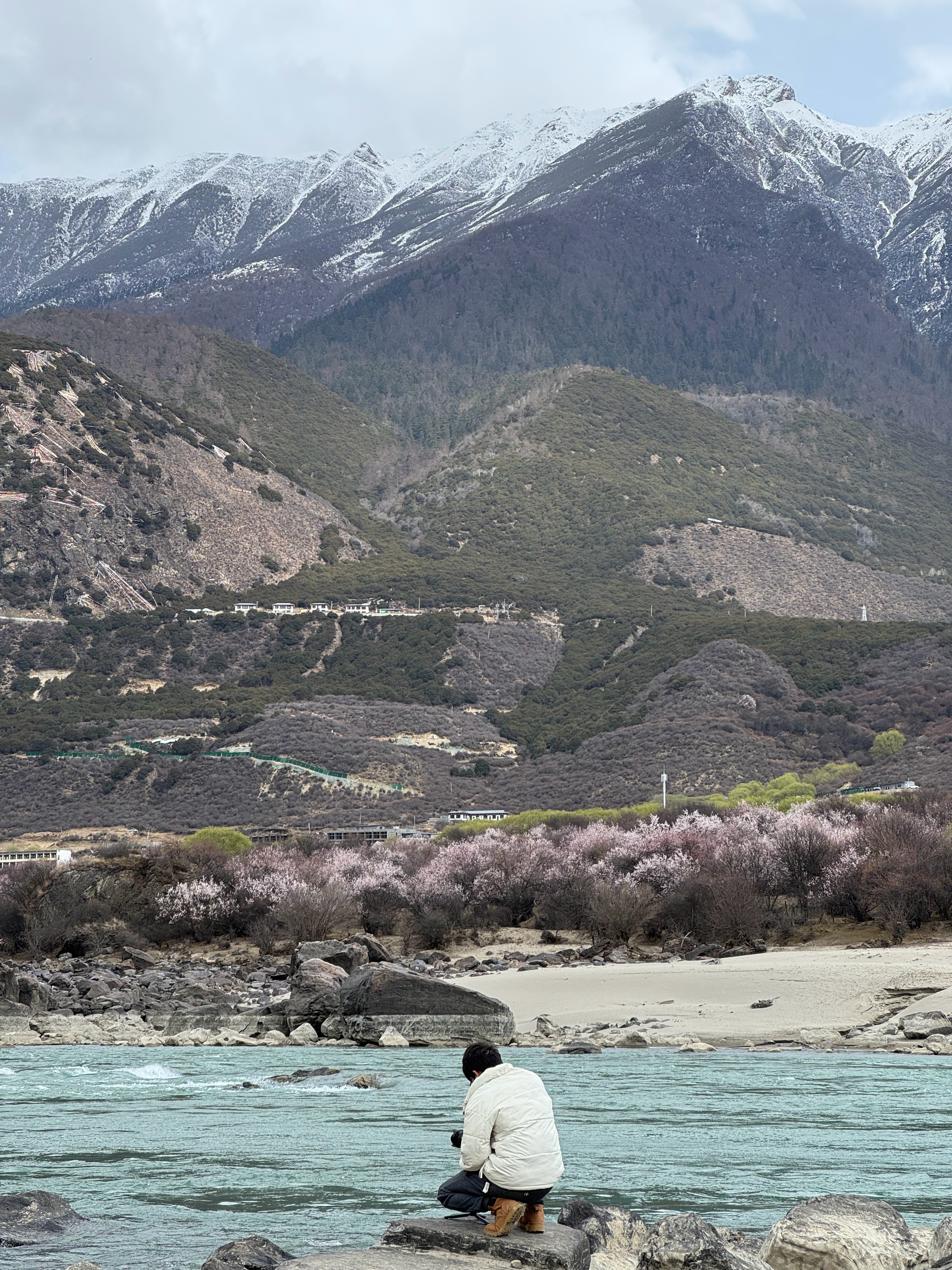 揽巡勇闯丙察察 听闻山中有仙景，终有一日，成为景中仙波密翻过色季拉山口垭口，我们