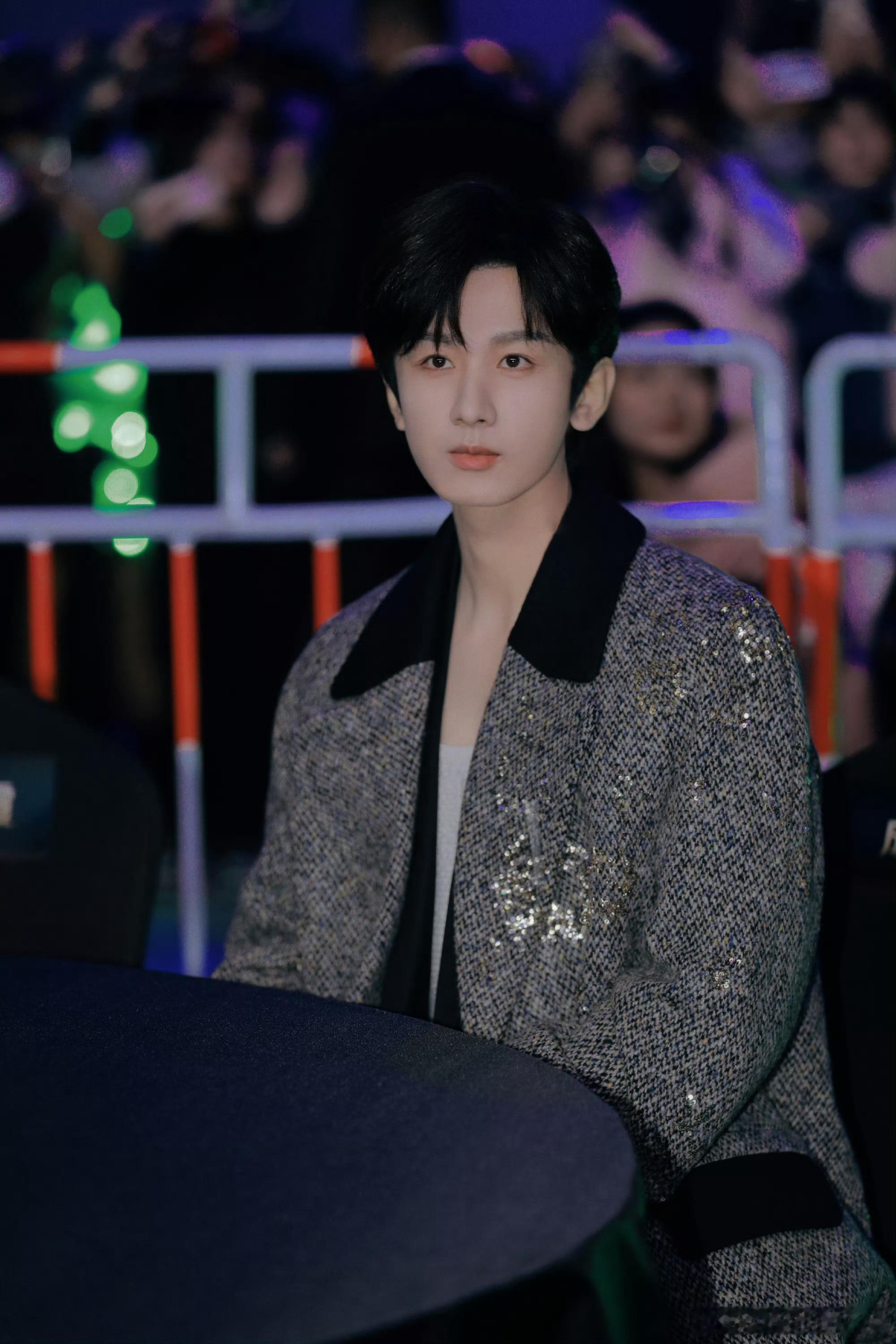 成毅长安二十四计cy成毅谢淮安小小的世界，小小的坚持，在缤纷的年华里，婉转成一句