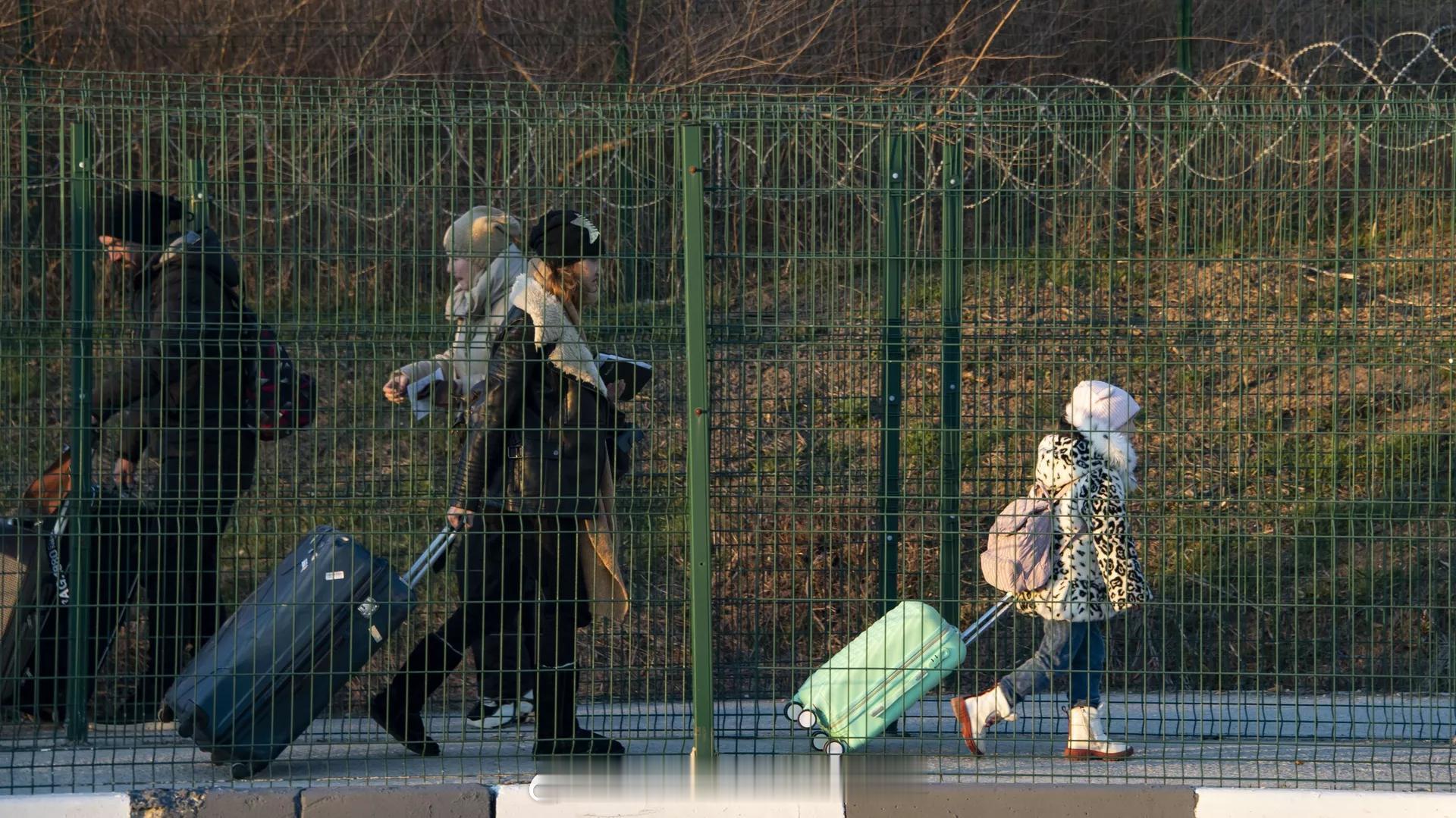 【英国内政部：自2025年年初以来已有超5000名非法移民抵达该国】据英国内政部