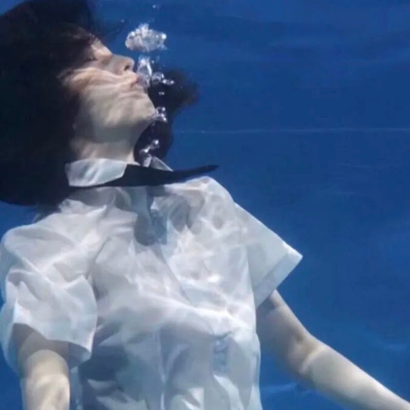 #女生头像[超话]#海鸥不眷恋大海的话 可以飞得更高 ​​​