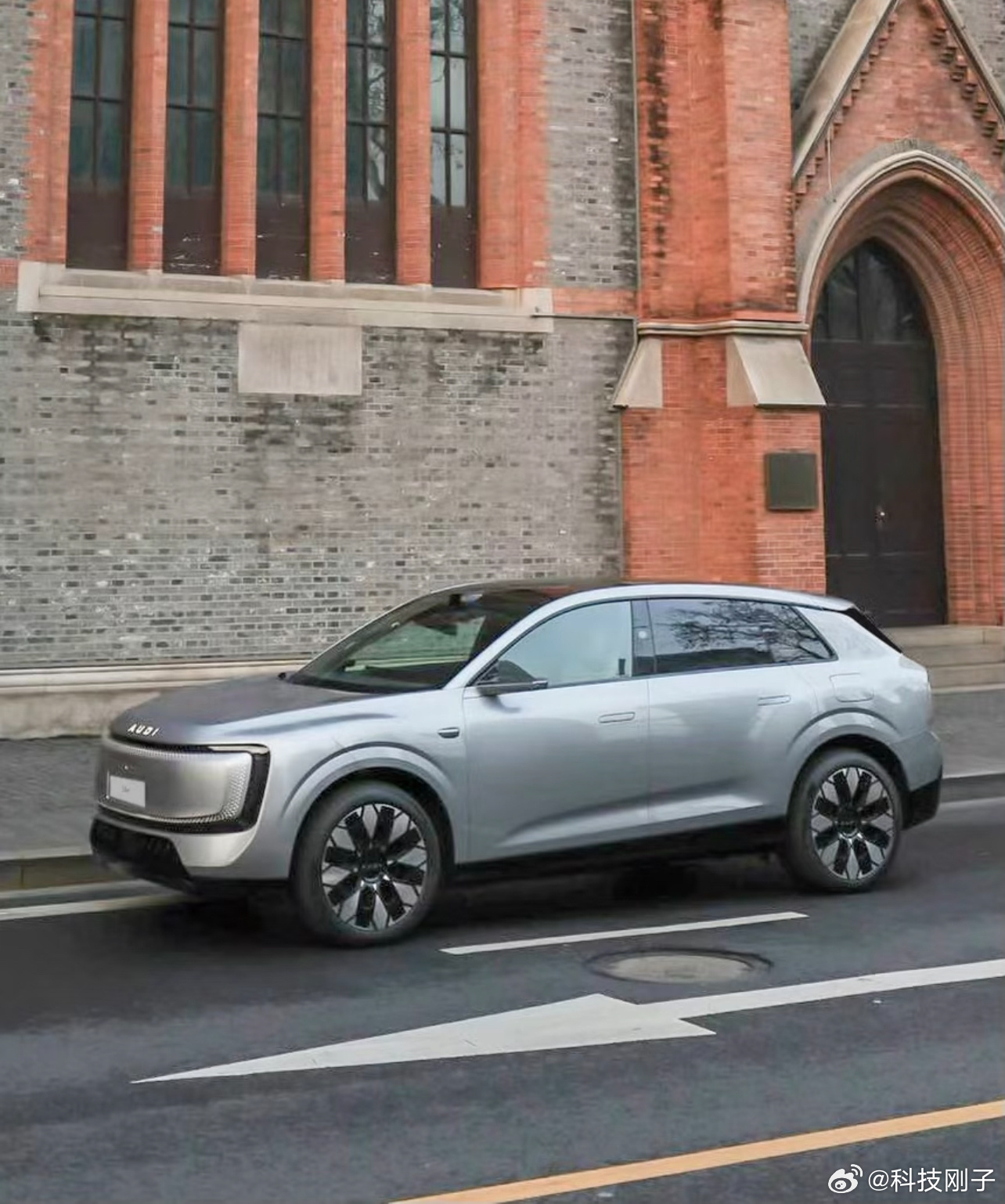 奥迪登顶亚洲山脊赛道最速SUV 还没上市就用实力说话！奥迪E7X以1分47秒93