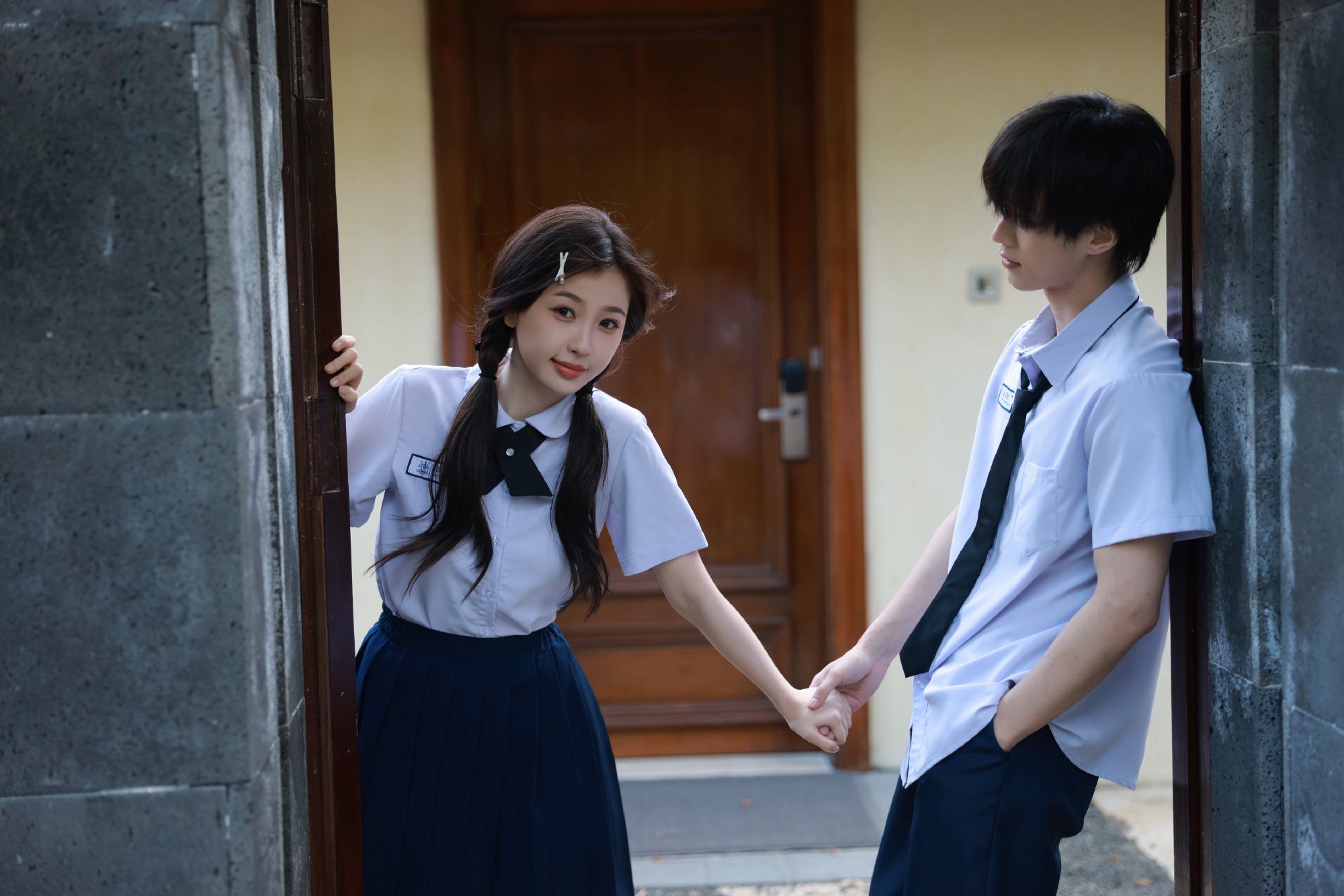 虞书欣何与给所有情侣合照打个样“朝朝暮暮 永不分离” 