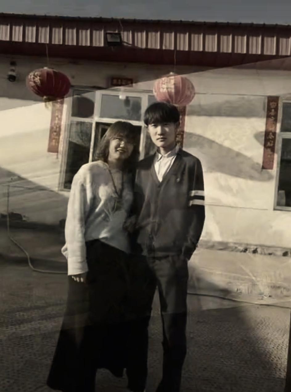 乌拉特前旗高中生因为拍门玩闹被害，他的母亲一直在网上为儿子发声。母亲的心，大家都
