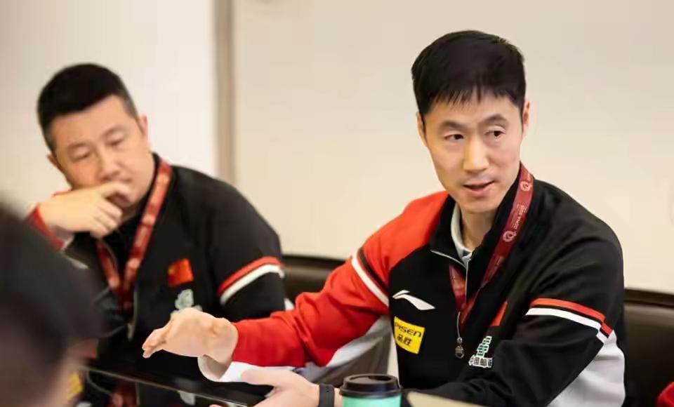 开幕式大屏幕放错了旗帜，不是故意的，但错得让人心头一紧。
那面旗，不是没人认得，