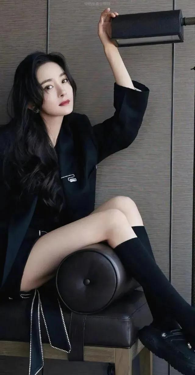 杨幂的离婚，让很多粉丝为她感到惋惜。毕竟在他们看来，刘恺威不是个好老公，也不是个