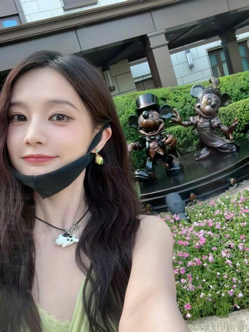李一桐迪士尼plog李一桐晒迪士尼plog李一桐晒迪士尼plog，好看爱看，[爱
