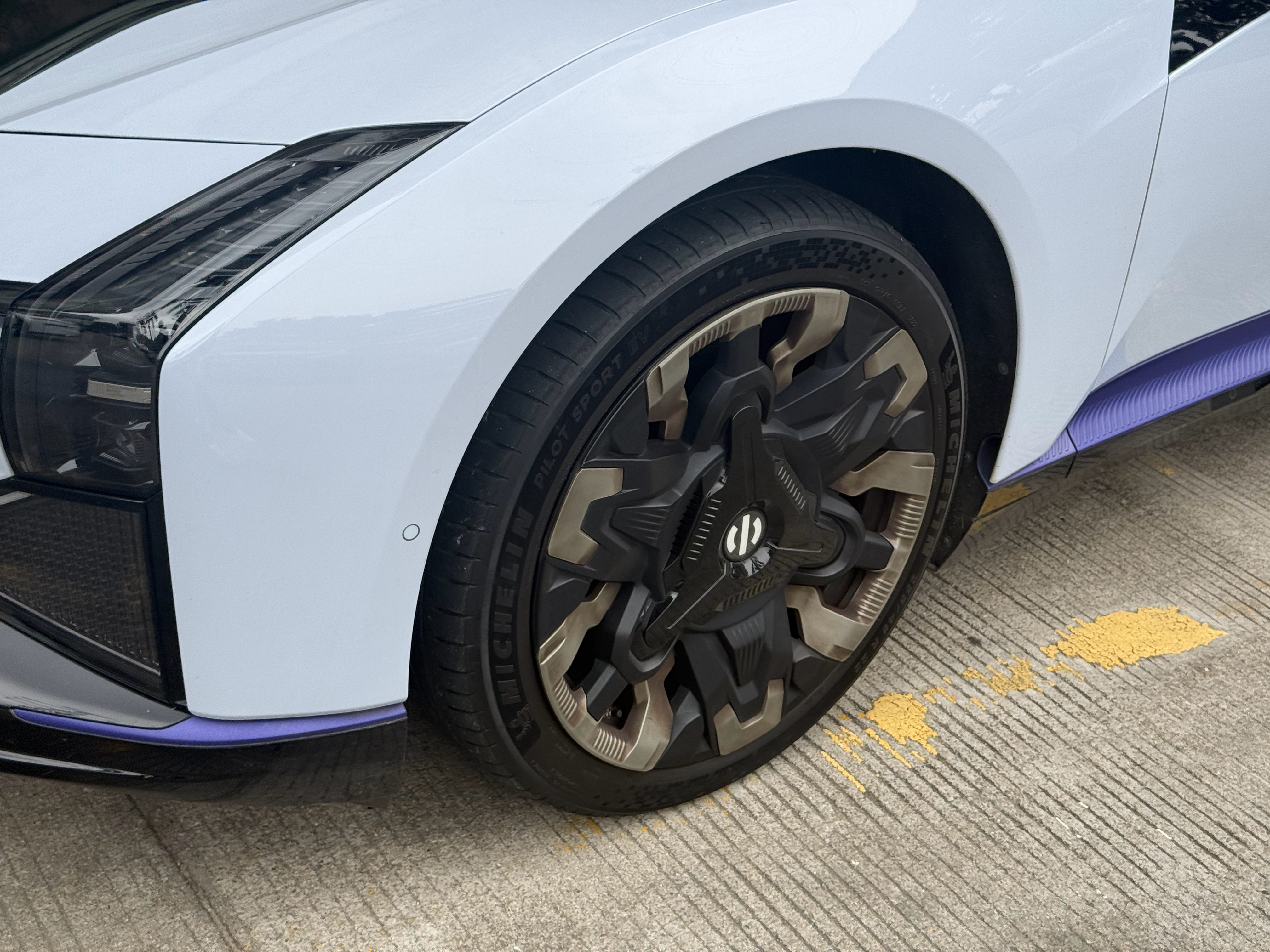 到目前为止，依然是国产原装轮毂的天花板。 