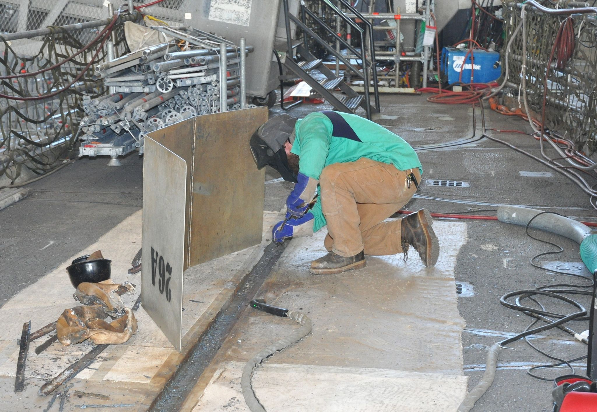 “俄亥俄”级弹道导弹核潜艇焊接作业 