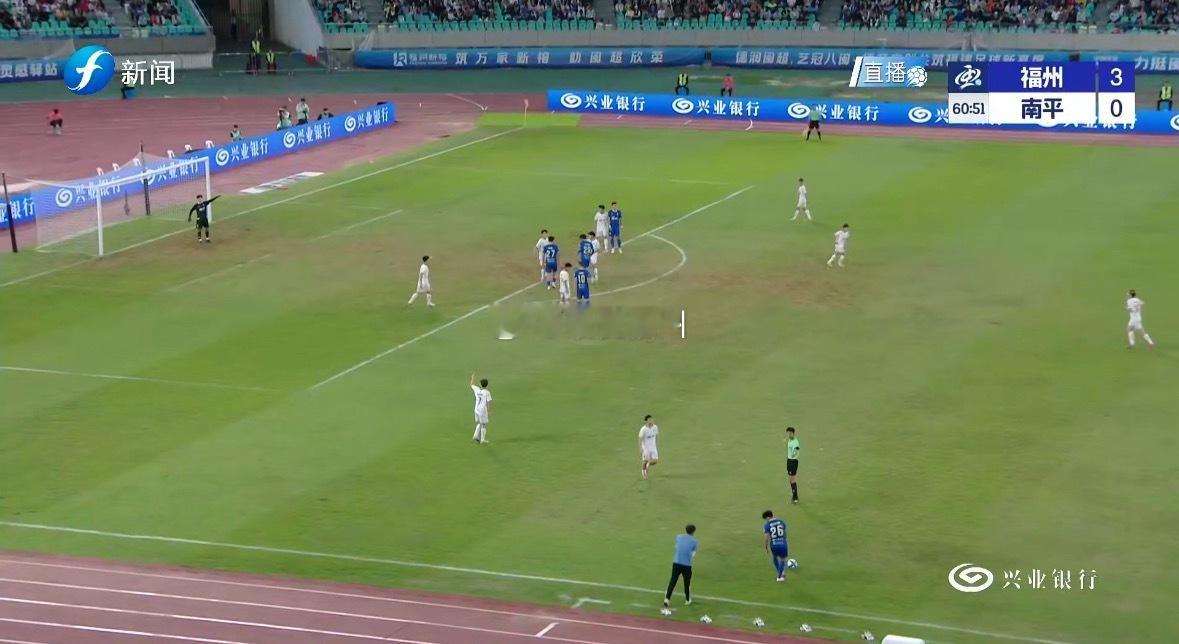 下半场 福州队再进一球 目前场上比分3:0了 