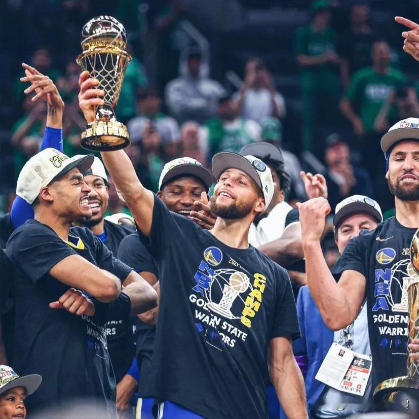 知道截至 2023/24 赛季球队历史上收入最高的球员是谁吗？？？

金州勇士队