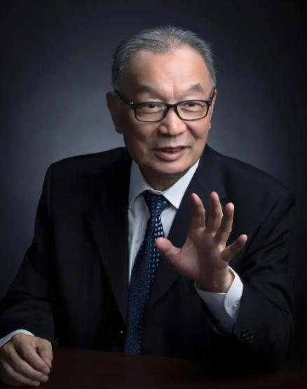 温铁军曾直言不讳：美国早已把中国的两层外衣狠狠撕掉，可直到今天，国内还有人执迷不