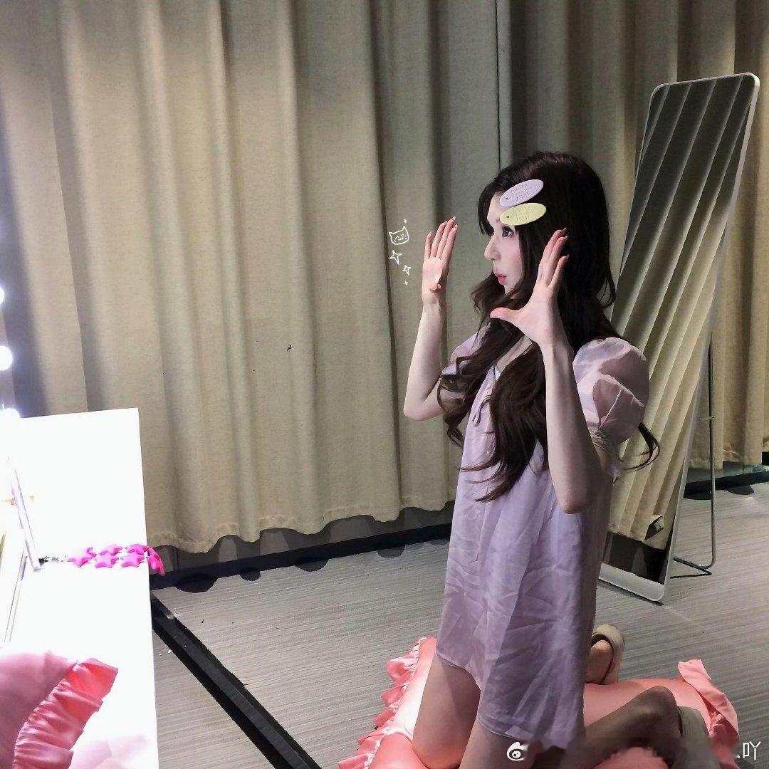 赵露思/赵露思 哈喽，是赵露思呀，隔着屏幕都能感觉到你的可爱活力～ 