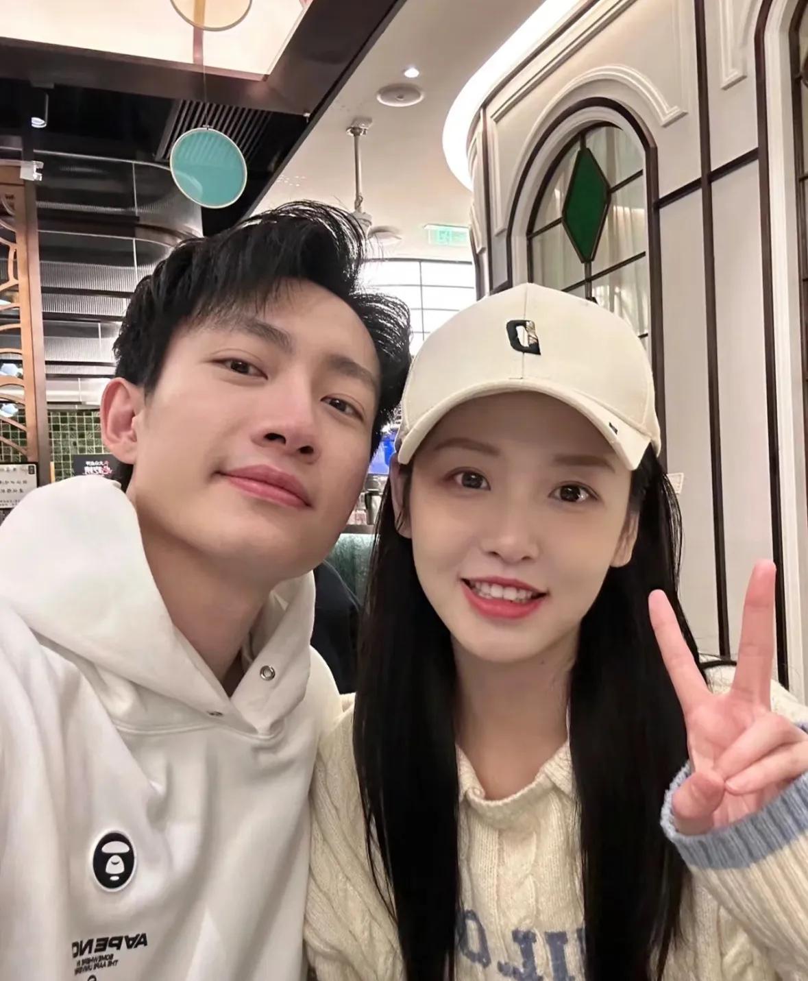 李聂霜玉（贝儿）怒斥张根源消费自己，称分手后再无联系，分手原因说过无数次，三观不