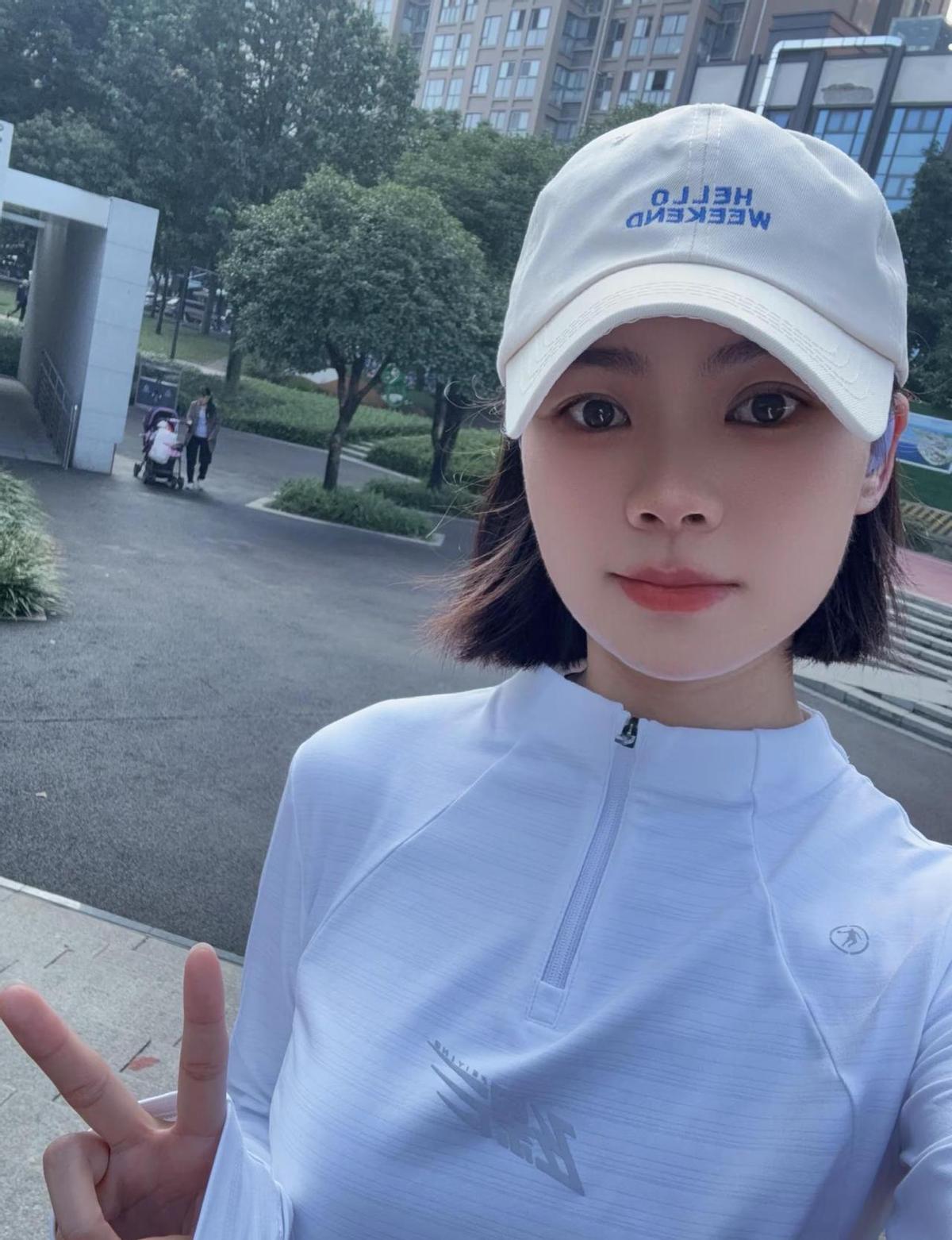 天一冷，腿就怂？
别骗自己了，真跑起来，冷风灌嗓子，反而上头。
穿三层不是矫情，