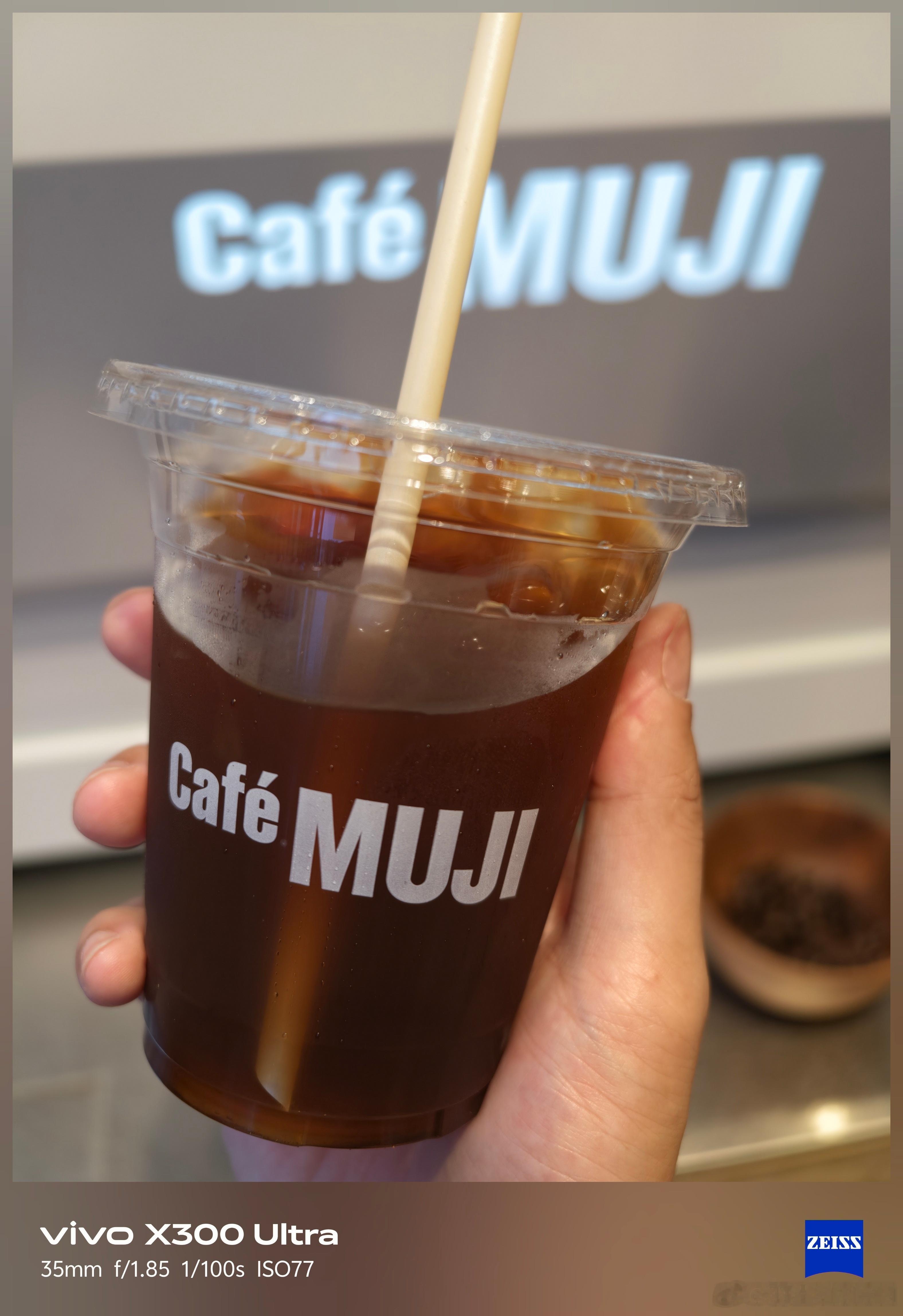 今日份咖啡☕长沙这家MUJI咖啡刚开业门口这台辣妈特别显眼
