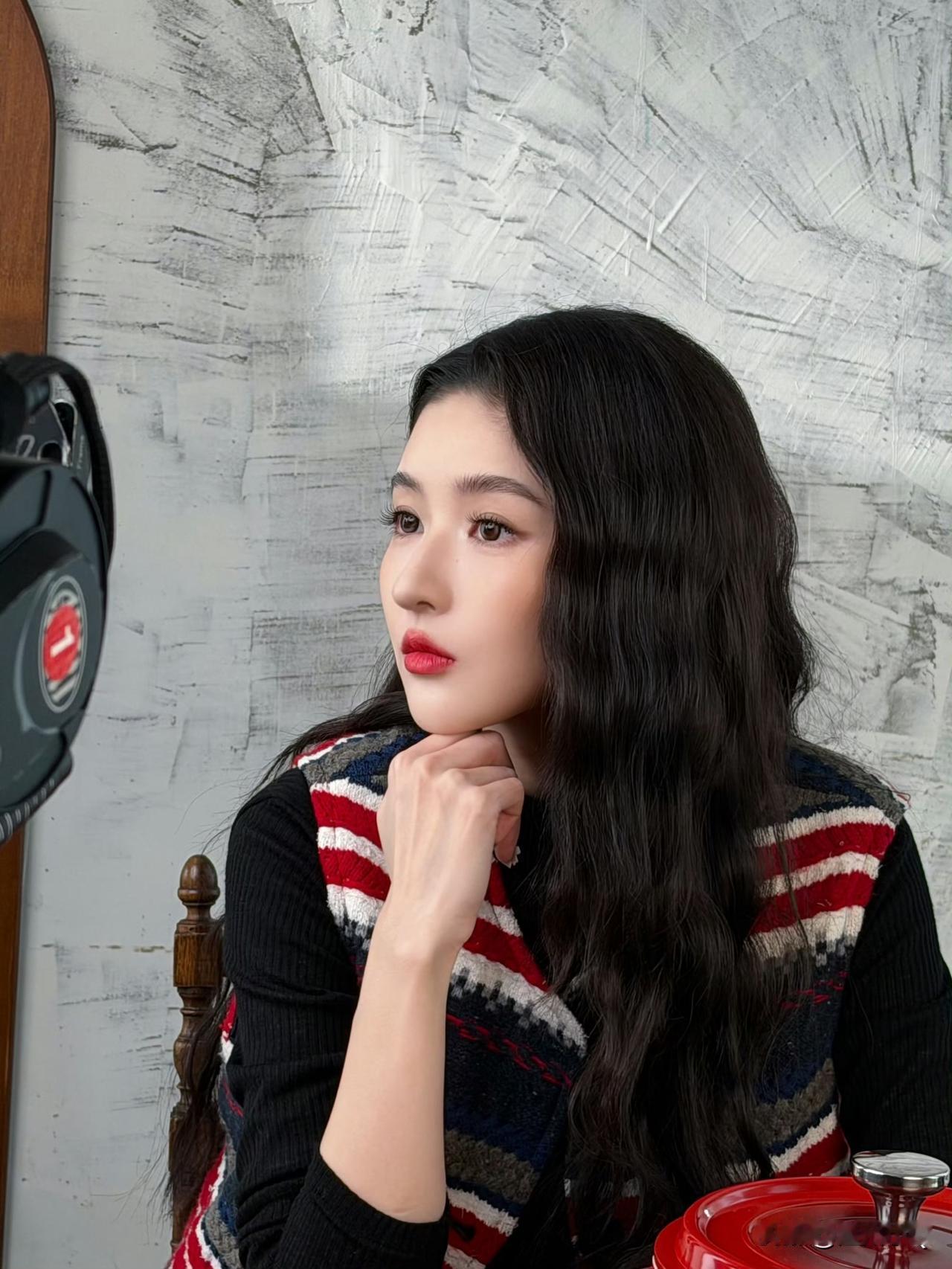 单看嘴巴之上的部分，王玉雯真的巨像刘亦菲，以前怎么没有发现两人惊人相似～