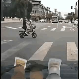 总有人视交通规则为无物