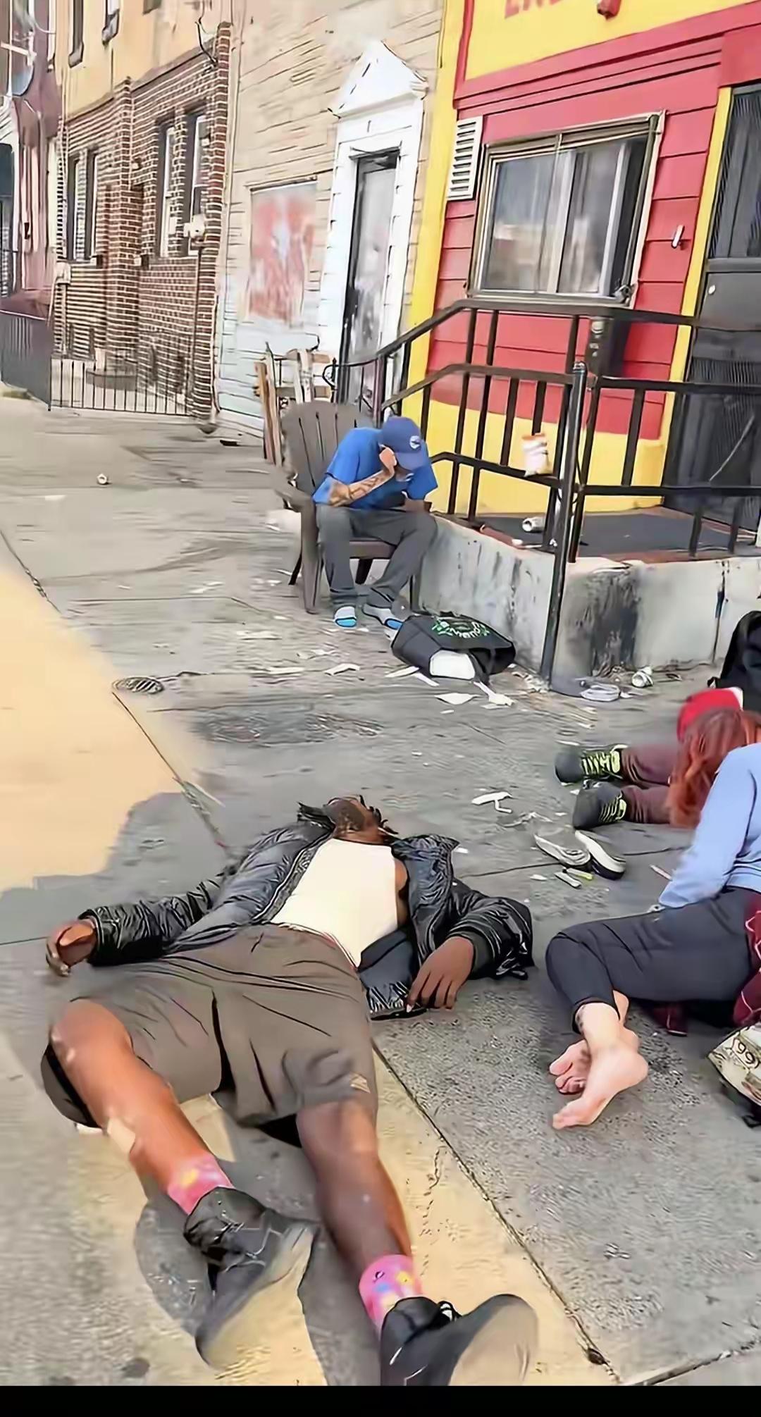 美国的′斩杀线′，真让人瑟瑟发抖呀！
′朱门酒肉臭，路有冻死骨′！在美国体现得淋