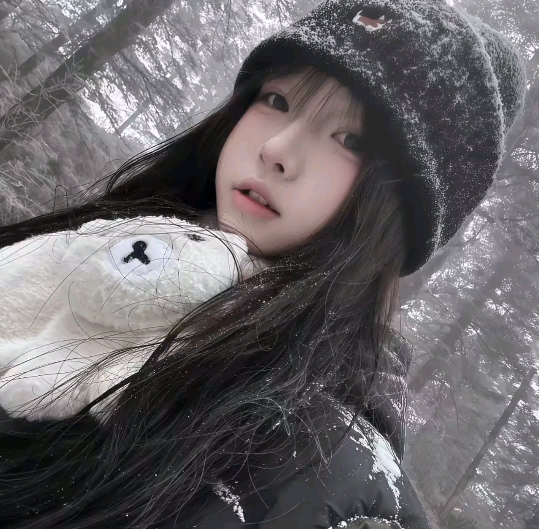 𝑾𝒆𝑪𝒉𝒂𝒕｜头像背景图搭配丨风格女头丨小众女头丨女生头像丨 图源网