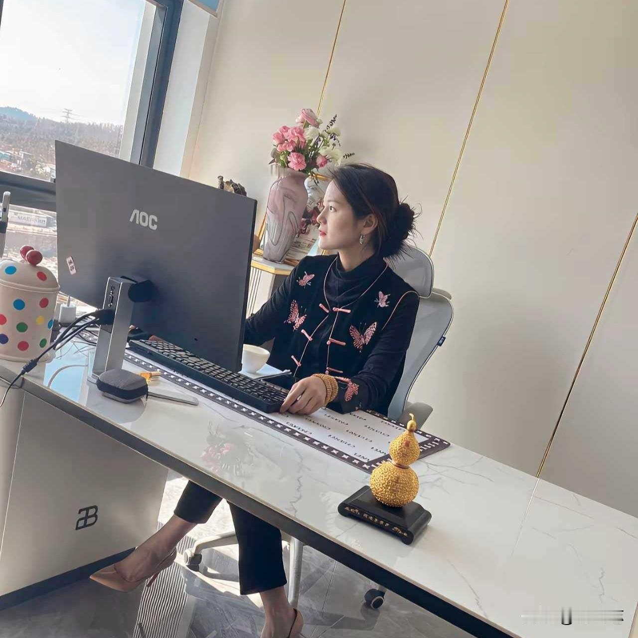 公司新空降的女领导，以你慧眼如炬的眼光，你觉得她好相处吗？