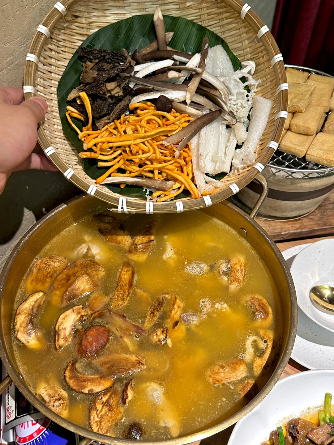 杭州。。。就要吃这种不起眼的小店。。。。