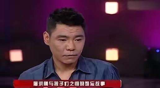 58岁屠洪刚三婚时遭前两段婚姻的子女质问“嘟嘟会不会像我们一样”，幡然醒悟。他变