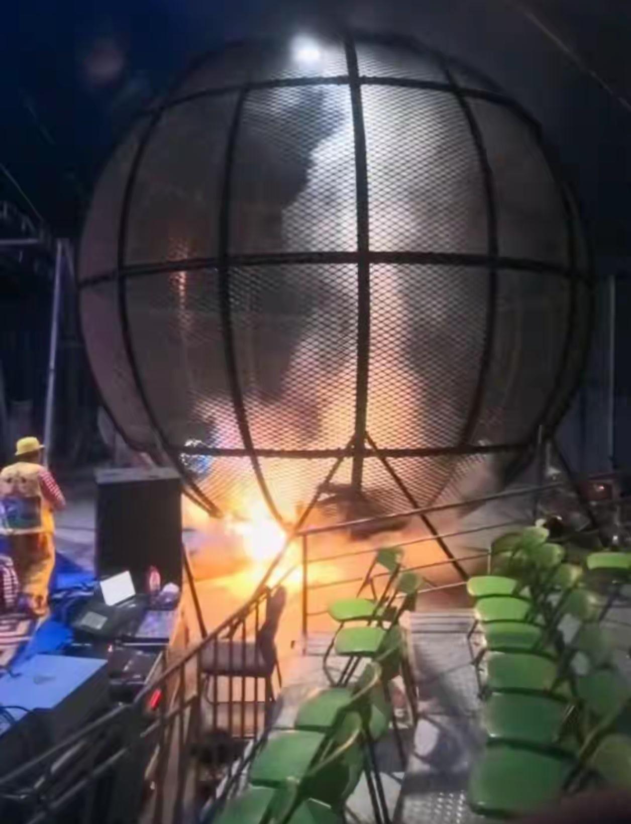 惊魂一幕！湛江爱琴海购物广场马戏团“环球飞车”表演突发起火，商场：终止合作，全额