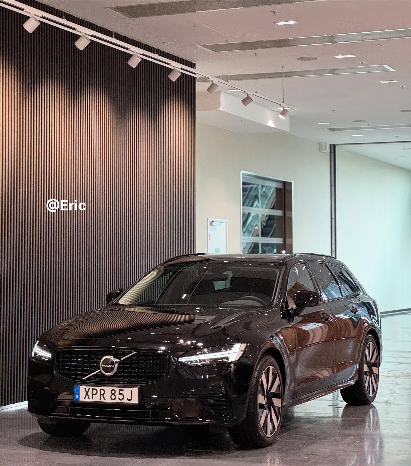 2026款沃尔沃V90 T6 PLUS.V90的外观延续老款车型的设计...