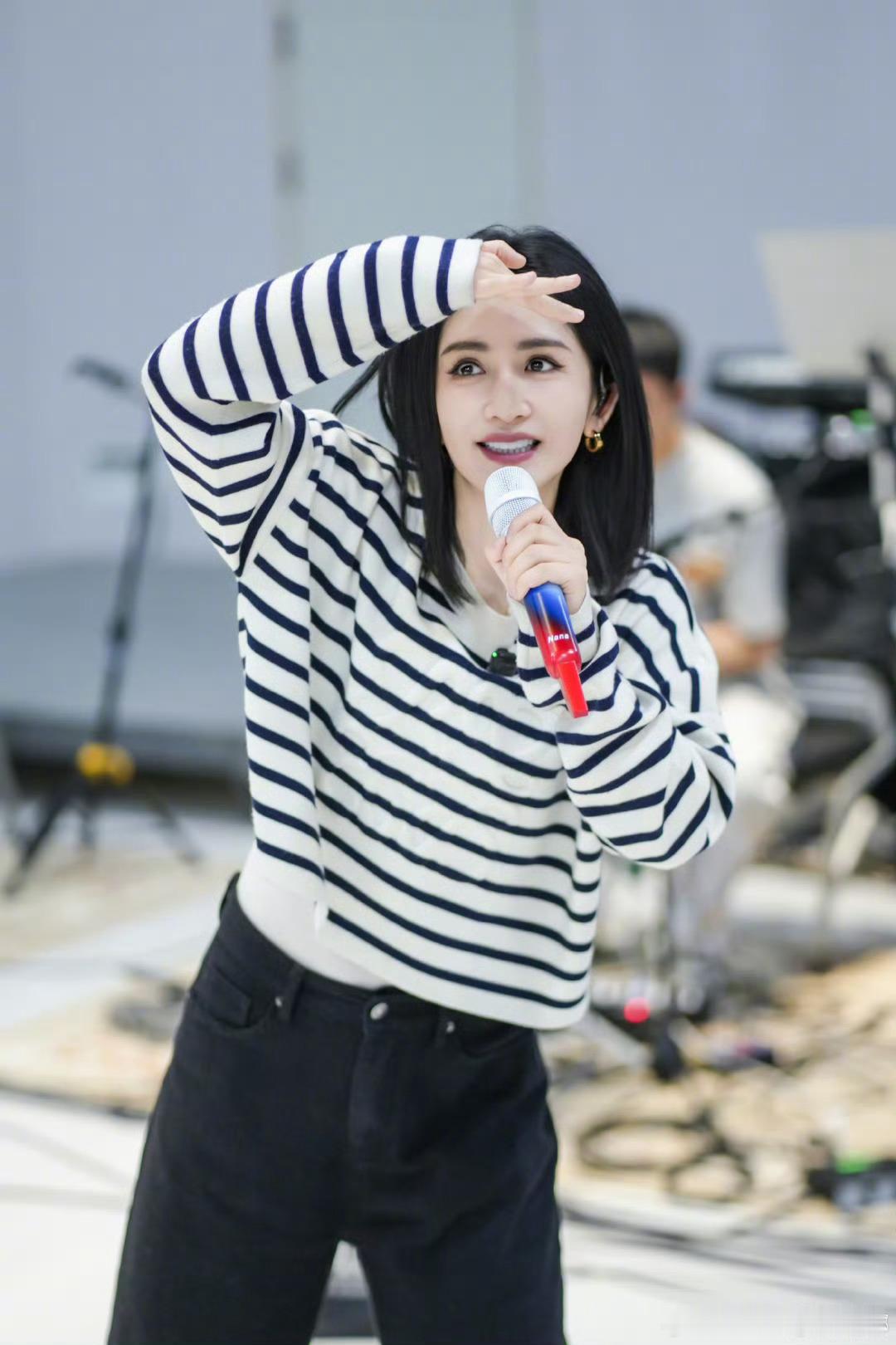 谢娜联排照谢娜演唱会排练照 谢娜演唱会排练照看看的