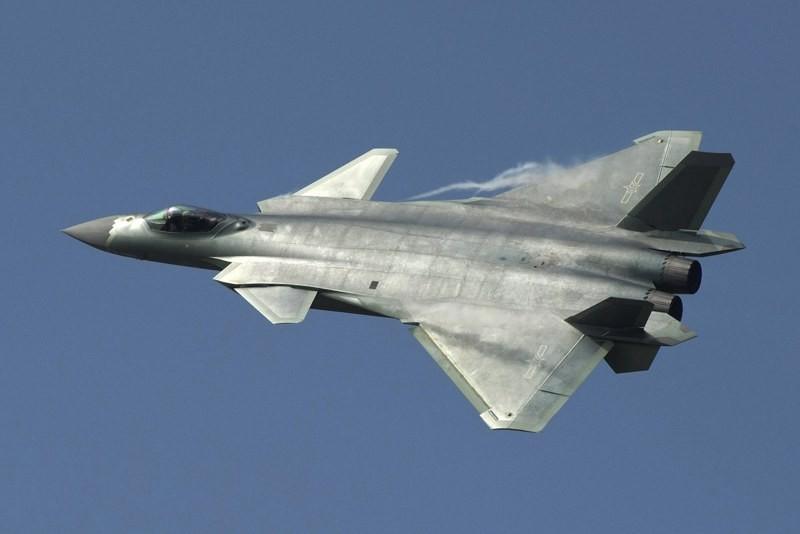 就在美军F-35A隐身战斗机被导弹命中，五代机神话被打破前，美国智库，“环球飞行