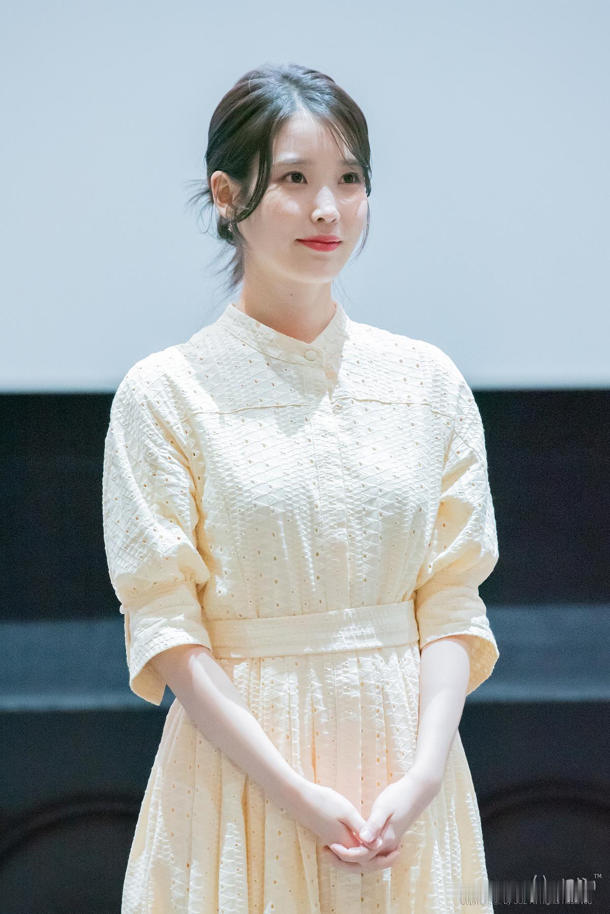 四年前的今天220611 IU&Broker舞台问候iu壁纸