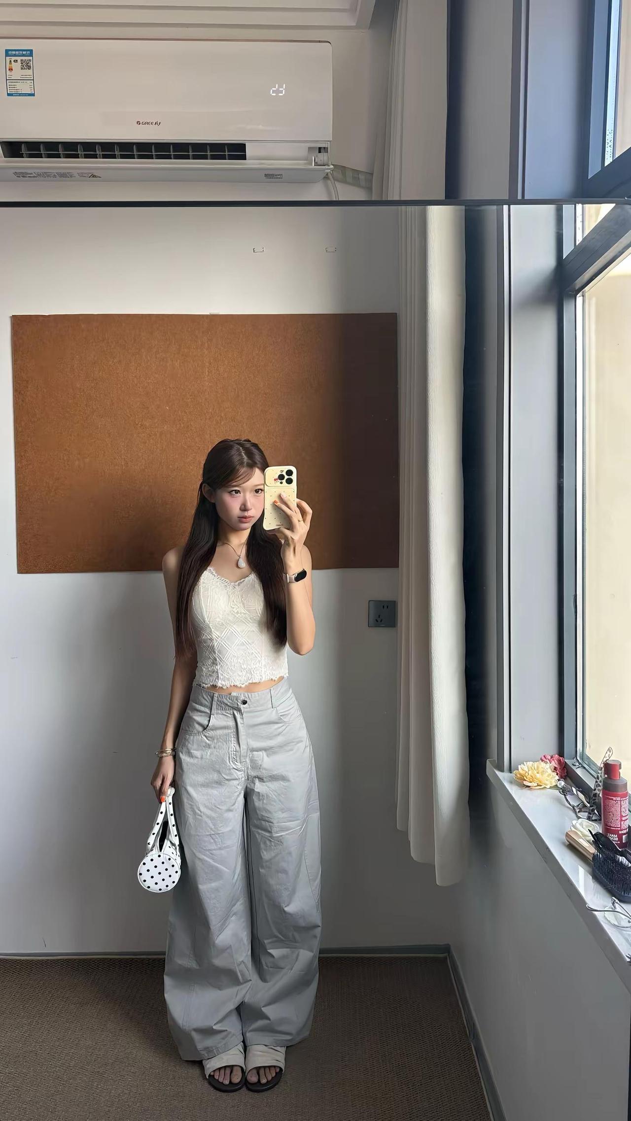 蕾丝吊带怎么拍都出片一衣多穿