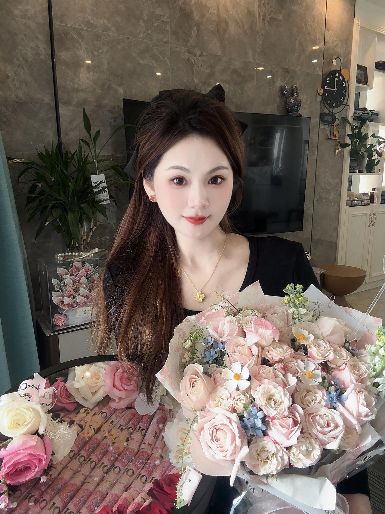 比起在别人那里索取爱意，我更希望因为有人能拥有我而感到幸福！生活仪式感 鲜花