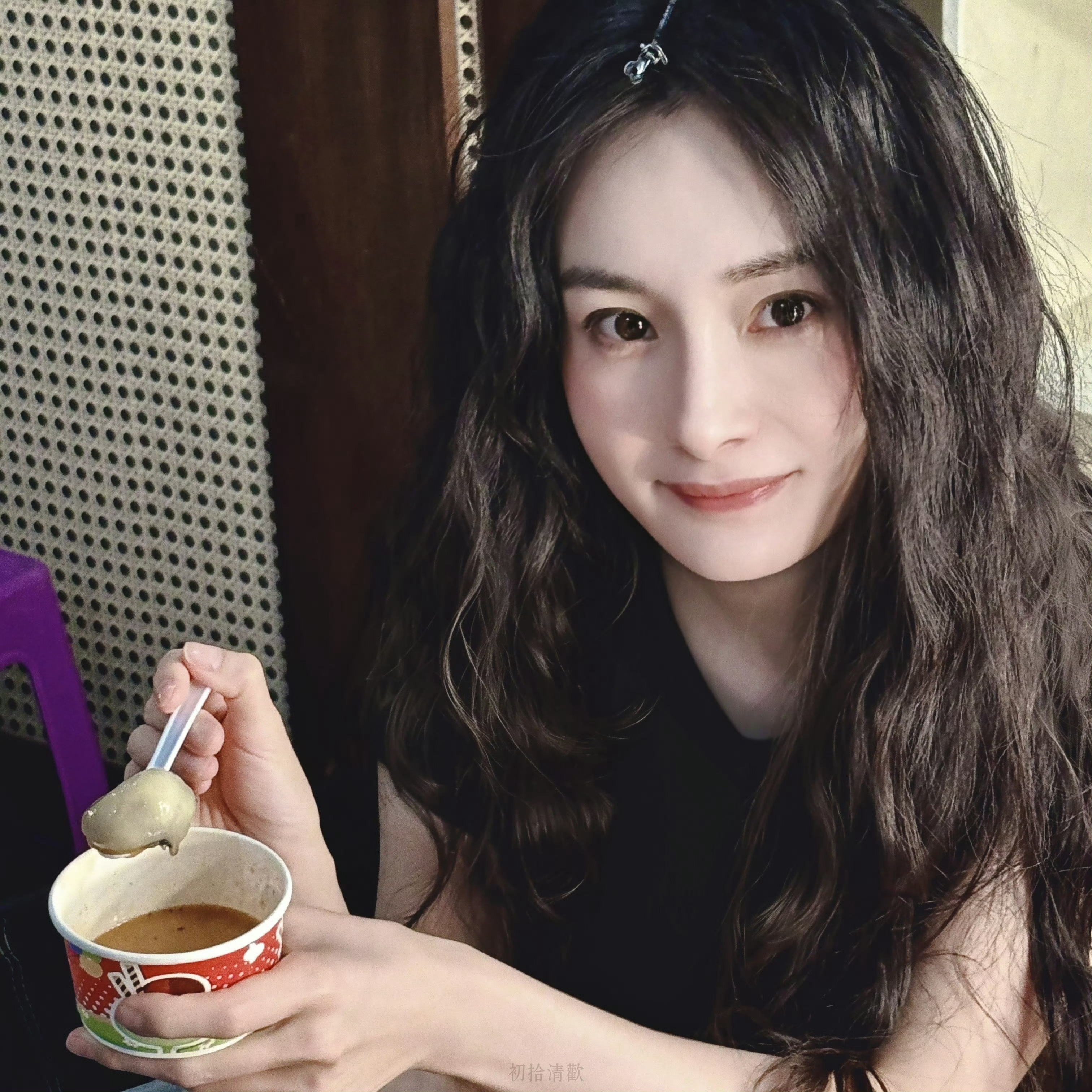 杨幂元宵祈福平安顺遂