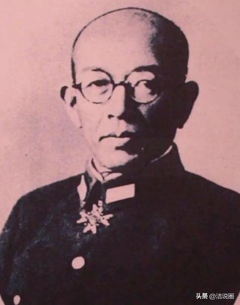 1939年，日军少将中村正雄腹部中弹，正做手术，军医刚切开他肚皮，突然，一枚炮弹