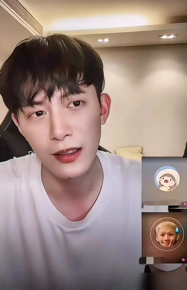 别再吹什么8年龙套逆袭了。我告诉你，邓凯的爆红，是一场精准的资本围猎。
扒开看