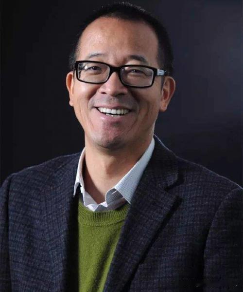 俞敏洪说: “一个人如果八面玲珑，能说会道，特别会来事儿，这个人根本不是高情商。