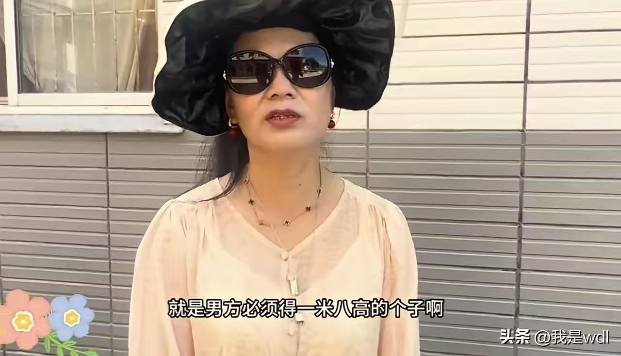 55岁女博士相亲条件，彩礼180万，百万级豪车，保姆24小时伺候她，当然每个月的