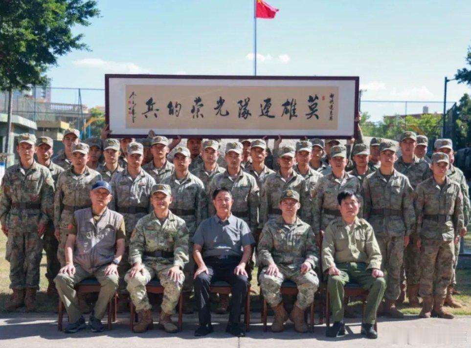 前线熄灯号军营晚点名人民前线 榜样为灯，向光而行  红色基因，代代相传！晚安