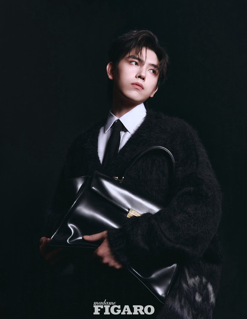 陈飞宇登上《费加罗》四月刊封面，“春风自渡”主题大片，将陈飞宇身上那种清冷贵公子