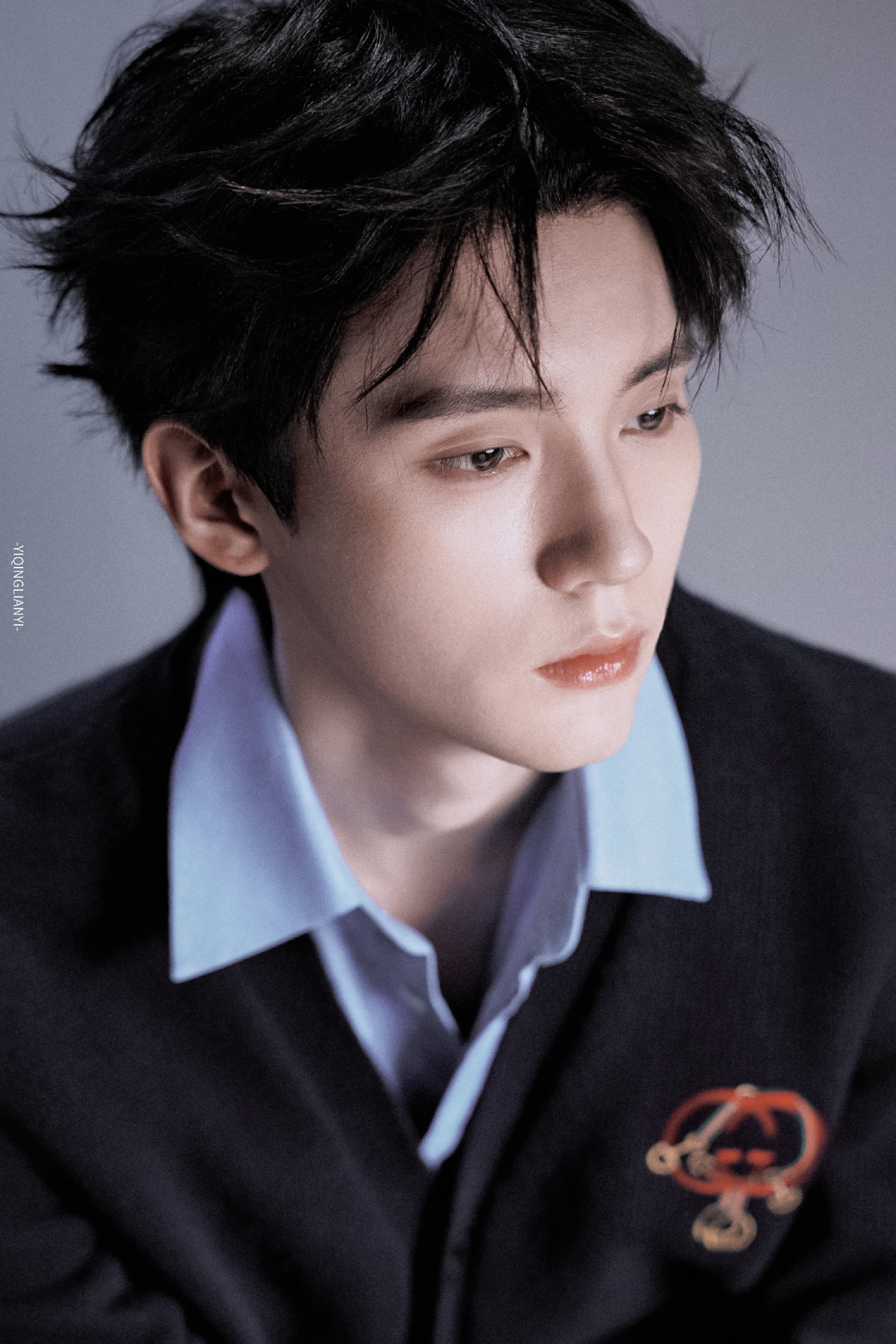 慕慕昭昭抱抱猫猫 谁懂啊！贴贴抱抱的氛围感直接拉满，贴脸互动的小细节，甜到心坎里