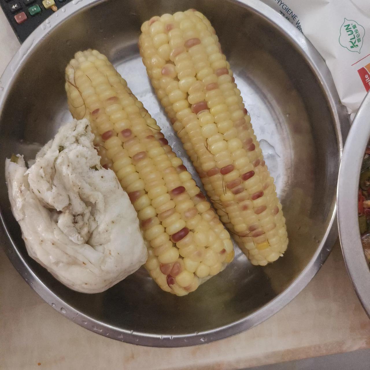 又是一个人在家的一天

儿子找同学玩去了

老顽童和兄弟们聚会去了

喝酒打牌不