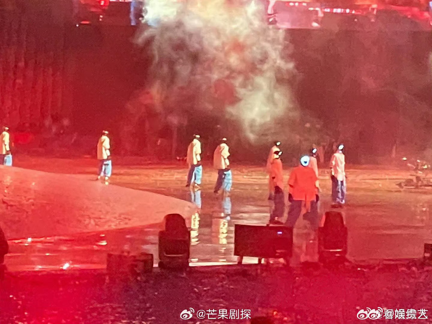 张杰演唱会伴舞是机器人张杰演唱会请来了机器人伴舞张杰演唱会伴舞是机器人，好酷 