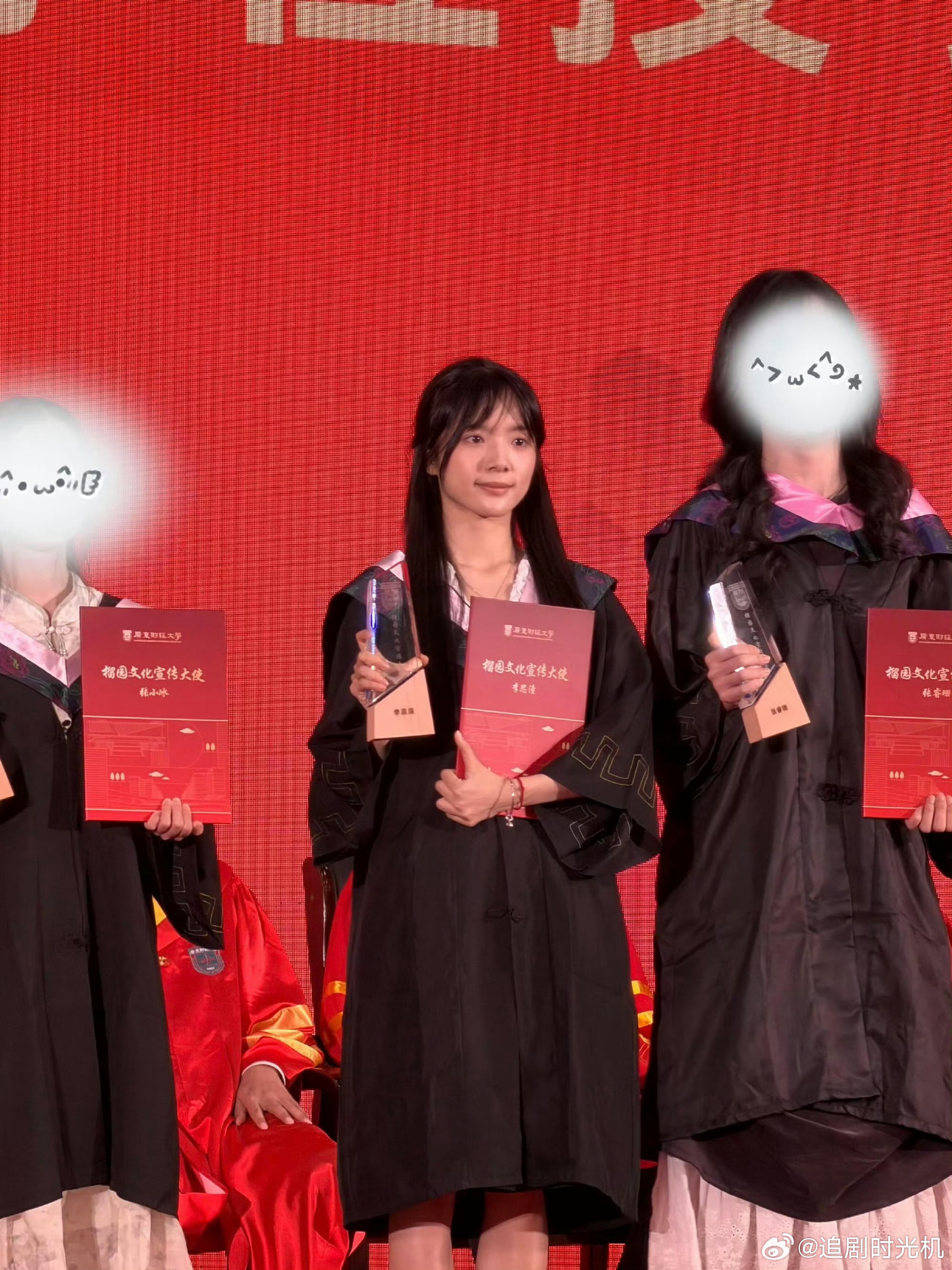 李思潼毕业发言真的会被别人的毕业履历惊到！广东财经大学金融学院读金融工程的，不是