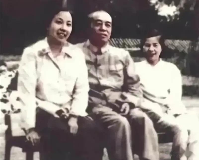 一代之战神，
共和国之辉，
因为有了你，
民族添了一抹浓重色彩！

真是难得一见
