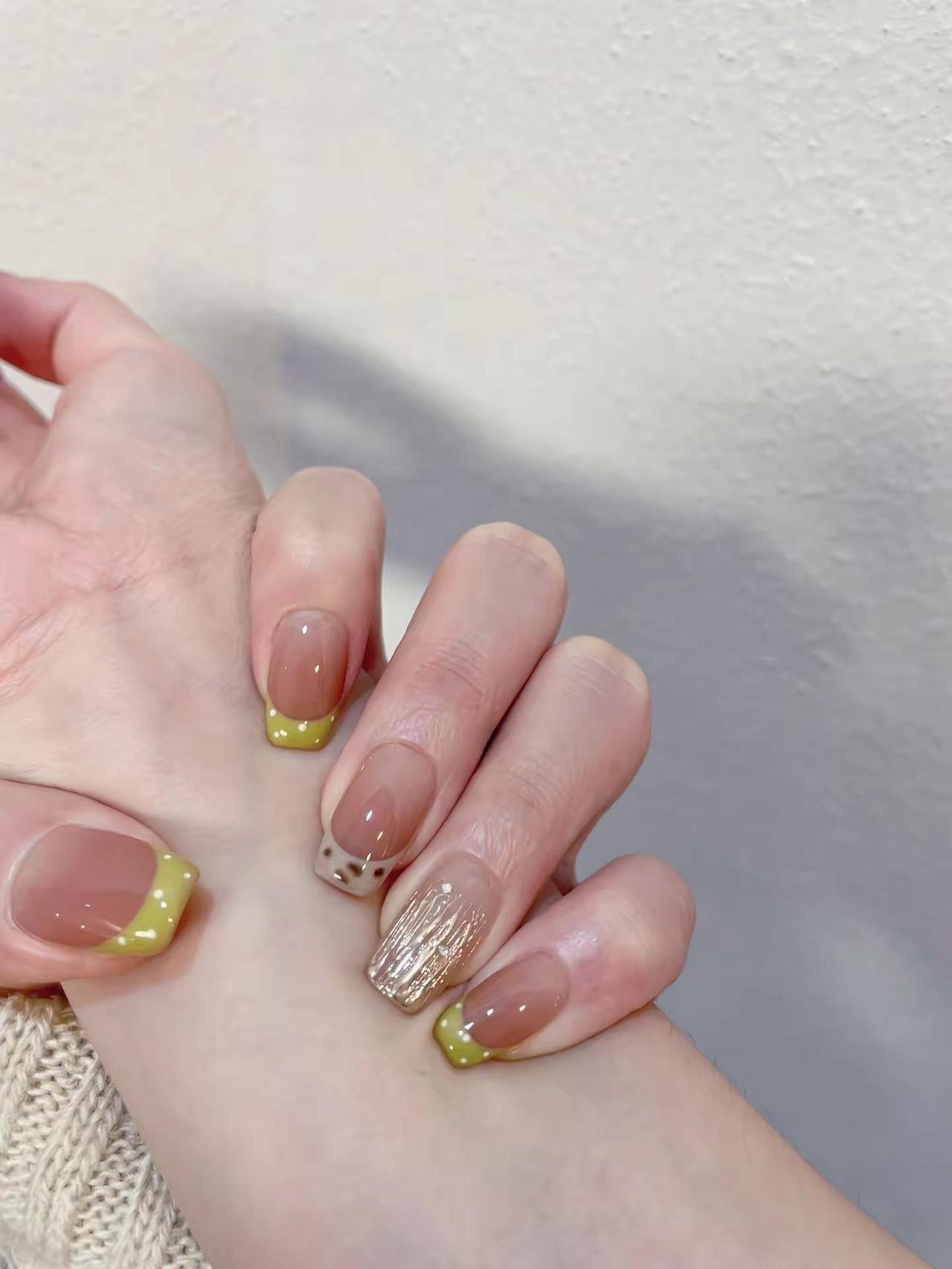 是夏天的颜色呀 不灵不灵的指甲 纯欲美甲💅 美甲配色新玩法 显白手美甲