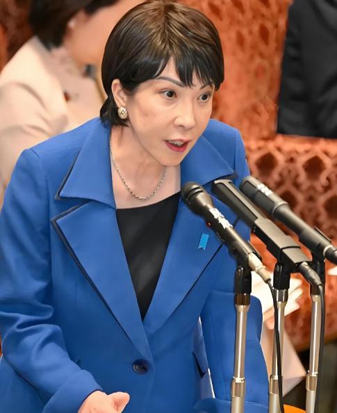 跟我们想象的不一样，高市早苗在韩国峰会上以“肢体外交”成名后，日本人居然觉得有面