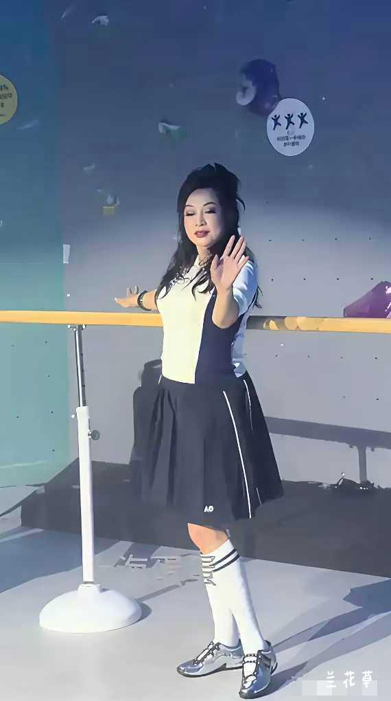 刘晓庆的少女装，大家看着怎样？