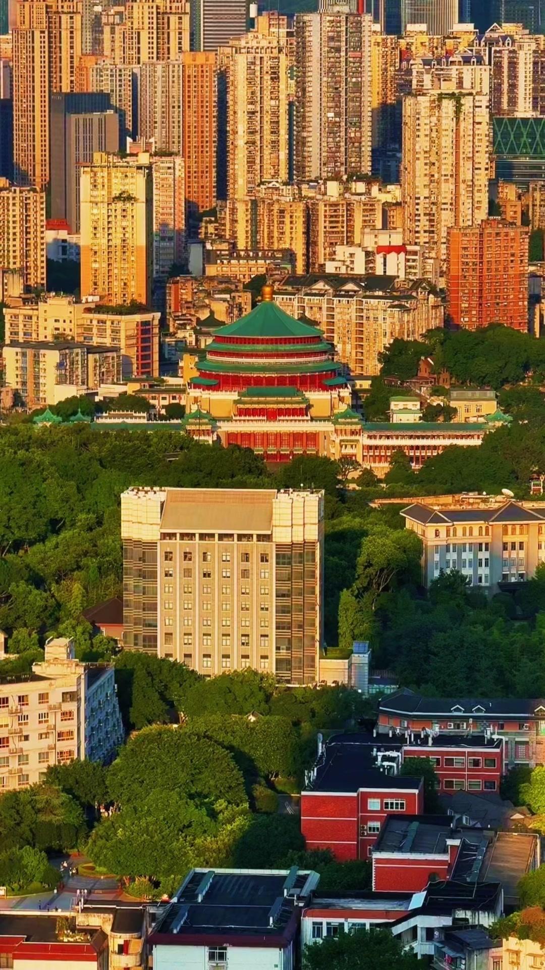 欢迎来到中国重庆，这里是直辖市也是国家中心城市。8D魔幻城市的独特魅力，历史厚重